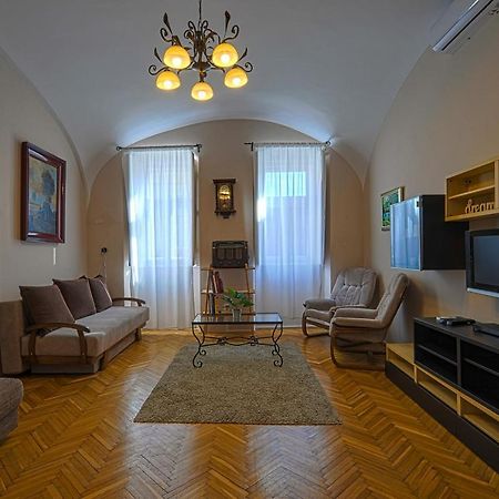Demetrovics Udvarhaz Егер Екстериор снимка